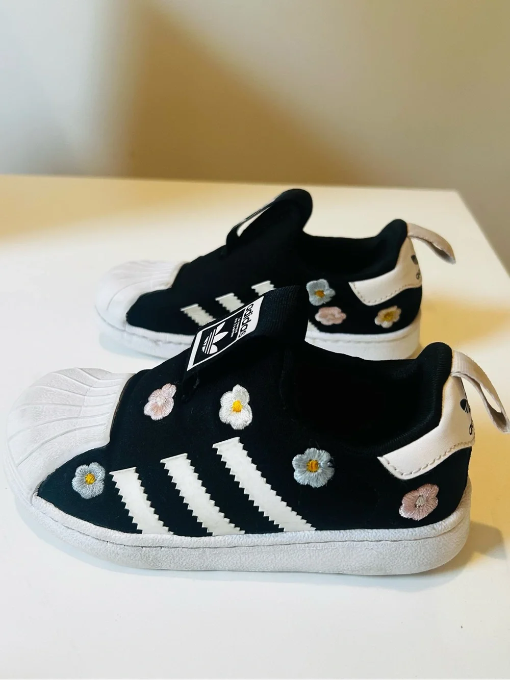 GUC Adidas Superstar 360 Floral Embroidery Black size 10 1/2 K Toddler